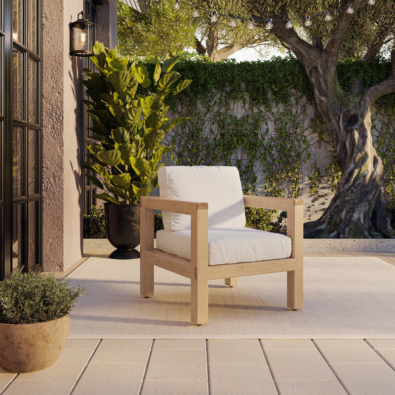 Aria White Oak Chair on our <a href="/products/rayan-rug">Rayan Rug</a>